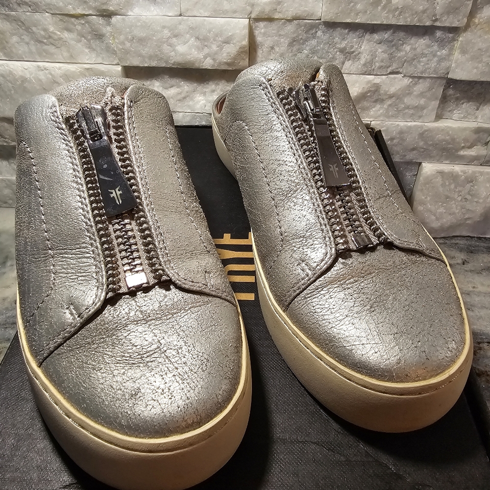Frye Lena zip mule, silver, women's size 7